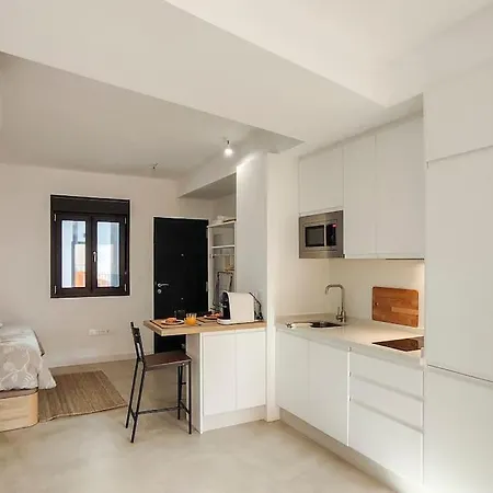 Charming Studio In Center By Sharingco. *