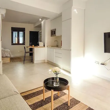 Charming Studio In Center By Sharingco.